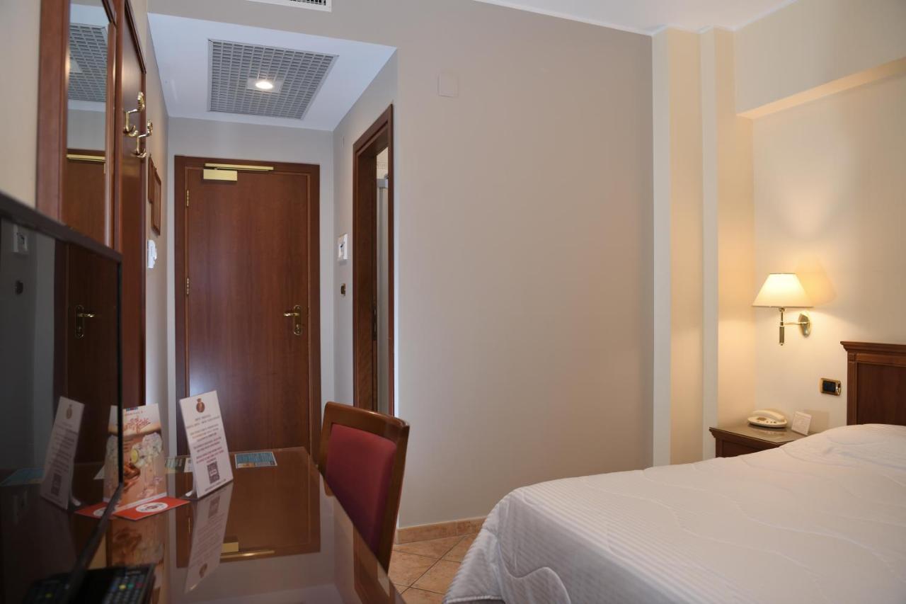 Hotel Ristorante Rossemi Сан Джовани Ротондо Екстериор снимка