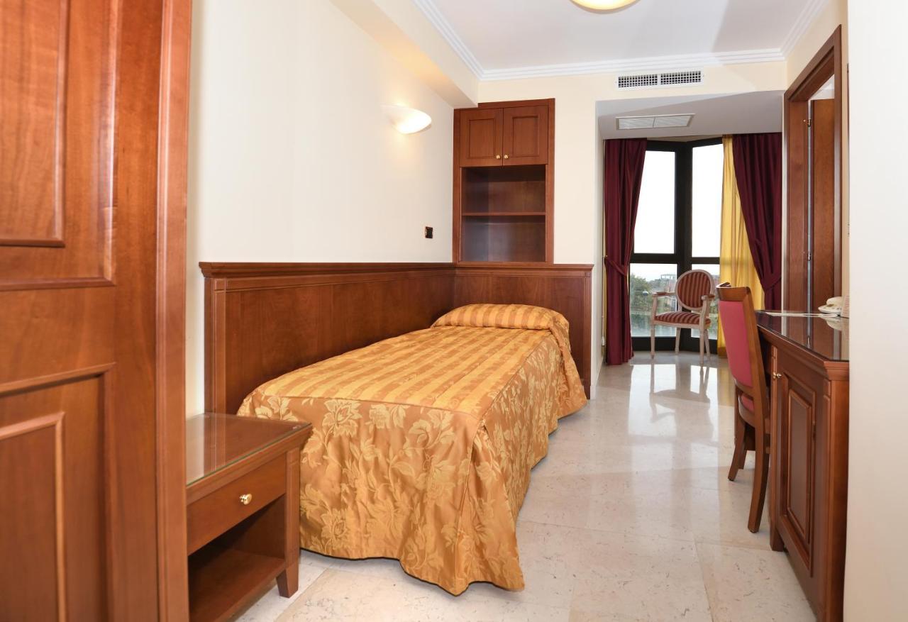 Hotel Ristorante Rossemi Сан Джовани Ротондо Екстериор снимка