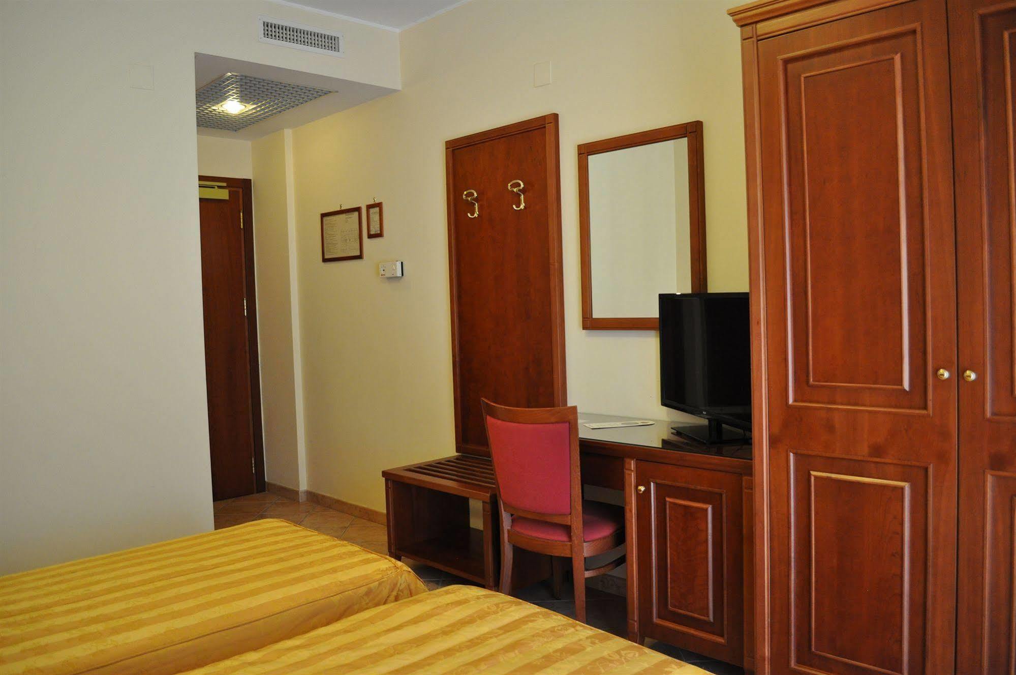 Hotel Ristorante Rossemi Сан Джовани Ротондо Екстериор снимка