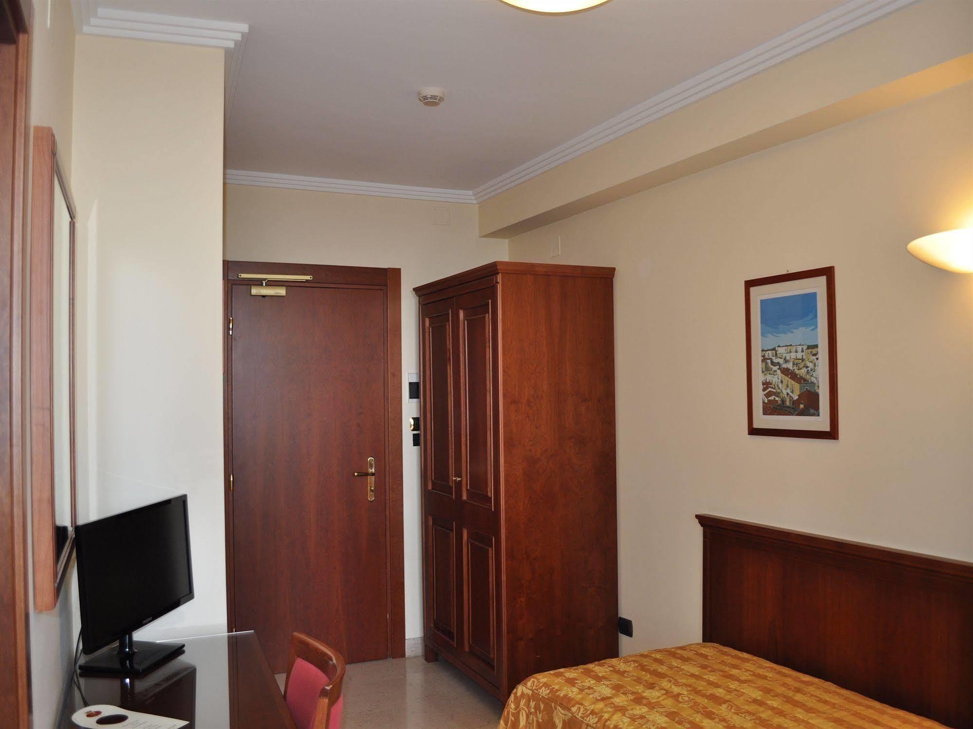Hotel Ristorante Rossemi Сан Джовани Ротондо Екстериор снимка