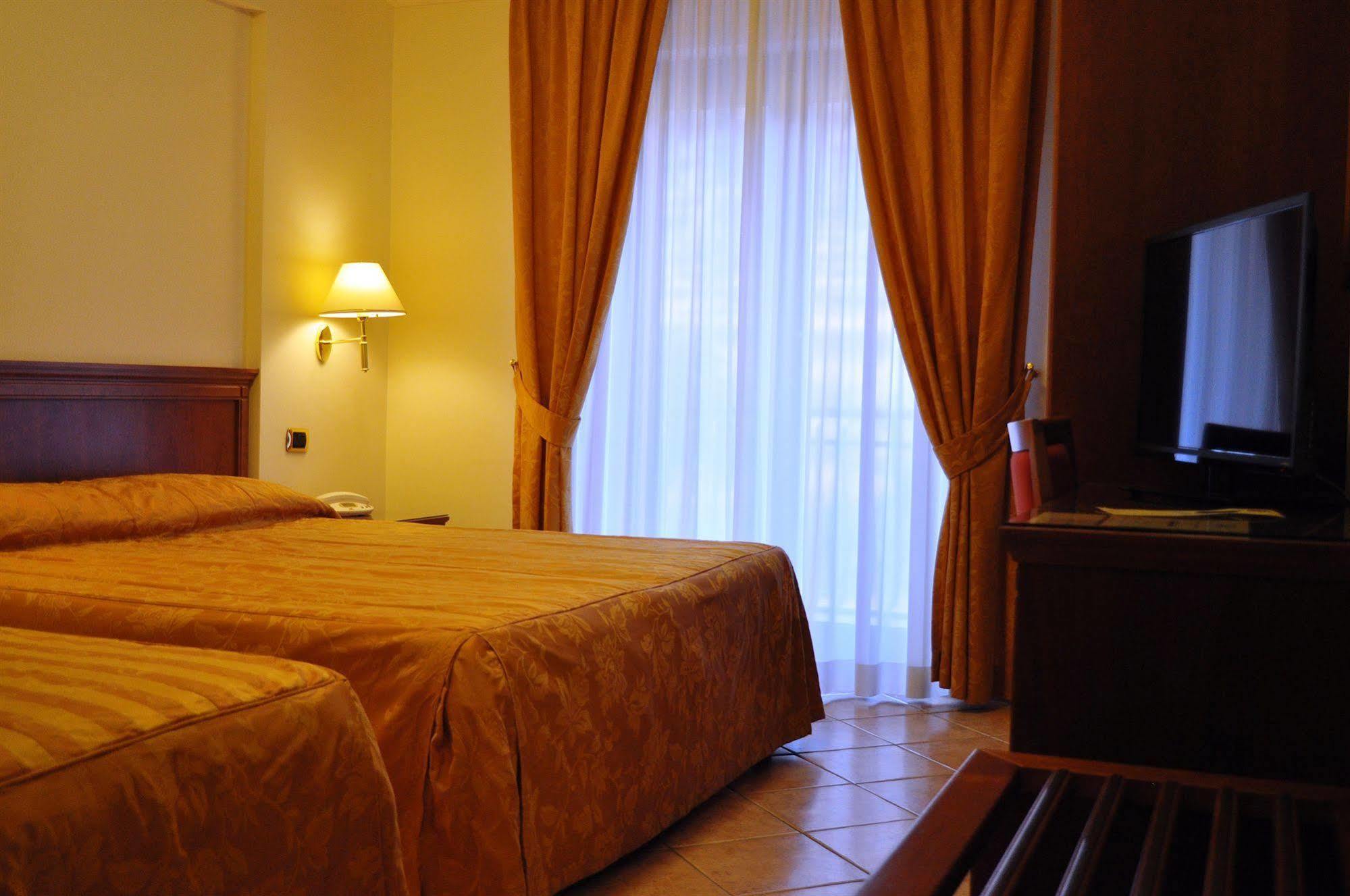 Hotel Ristorante Rossemi Сан Джовани Ротондо Екстериор снимка