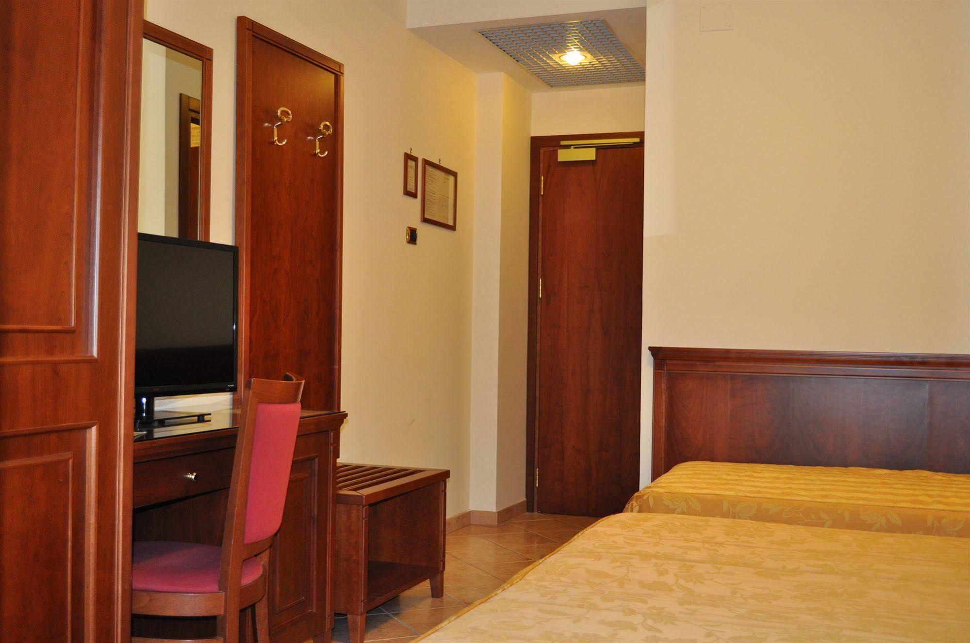 Hotel Ristorante Rossemi Сан Джовани Ротондо Екстериор снимка